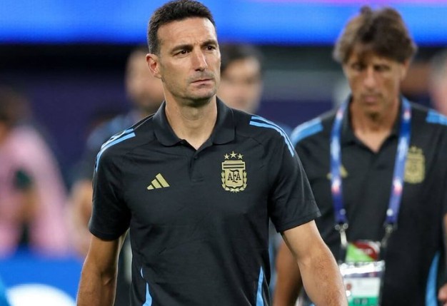  斯卡洛尼的蓝白征途；从临时主帅到冠军教头；续约谈判点亮未来。 体育新闻 斯卡洛尼的蓝白征途；从临时主帅到冠军教头；续约谈判点亮未来。 体育新闻