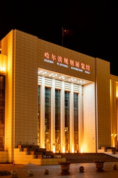 国产MCU厂商加速突围；中微半导车规产品布局引关注。