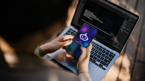 生成式AI流量阈值突破：算法主导下的网络架构演进 IT技术