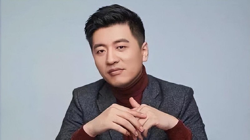  婚姻中的安全感焦虑：为何独立人格才是女性真正的抗风险资产？ 情感心理