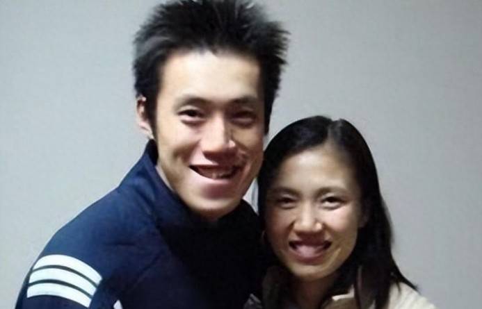 高位截瘫运动员的生命重建：汤淼19年康复轨迹与家庭系统韧性研究