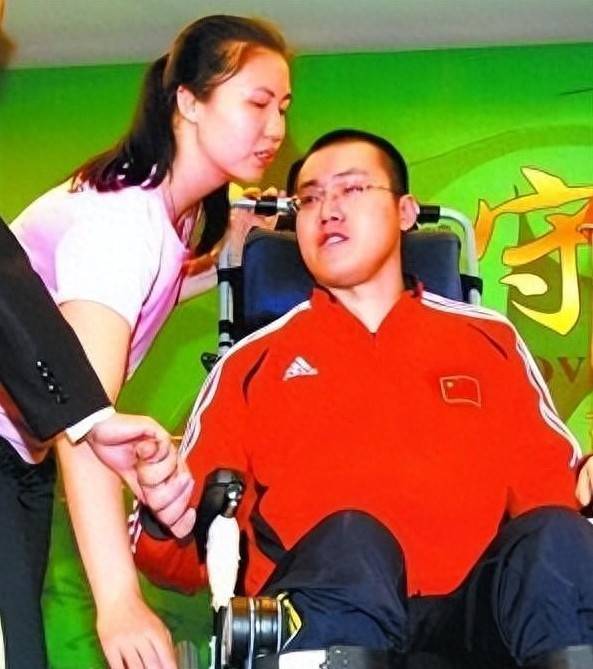  高位截瘫运动员的生命重建：汤淼19年康复轨迹与家庭系统韧性研究 体育新闻