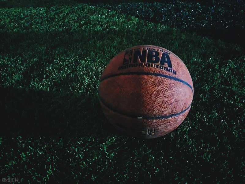  【深度解析】字母哥被雪藏事件背后的博弈逻辑：薪资条款与球队策略的碰撞 体育新闻