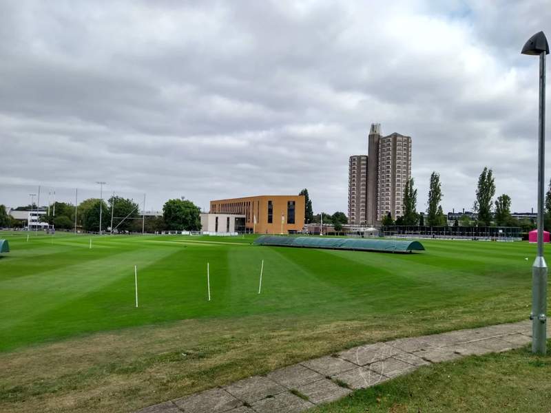  技术立校与就业导向：被排名低估的两所英国硬核大学 教育招生